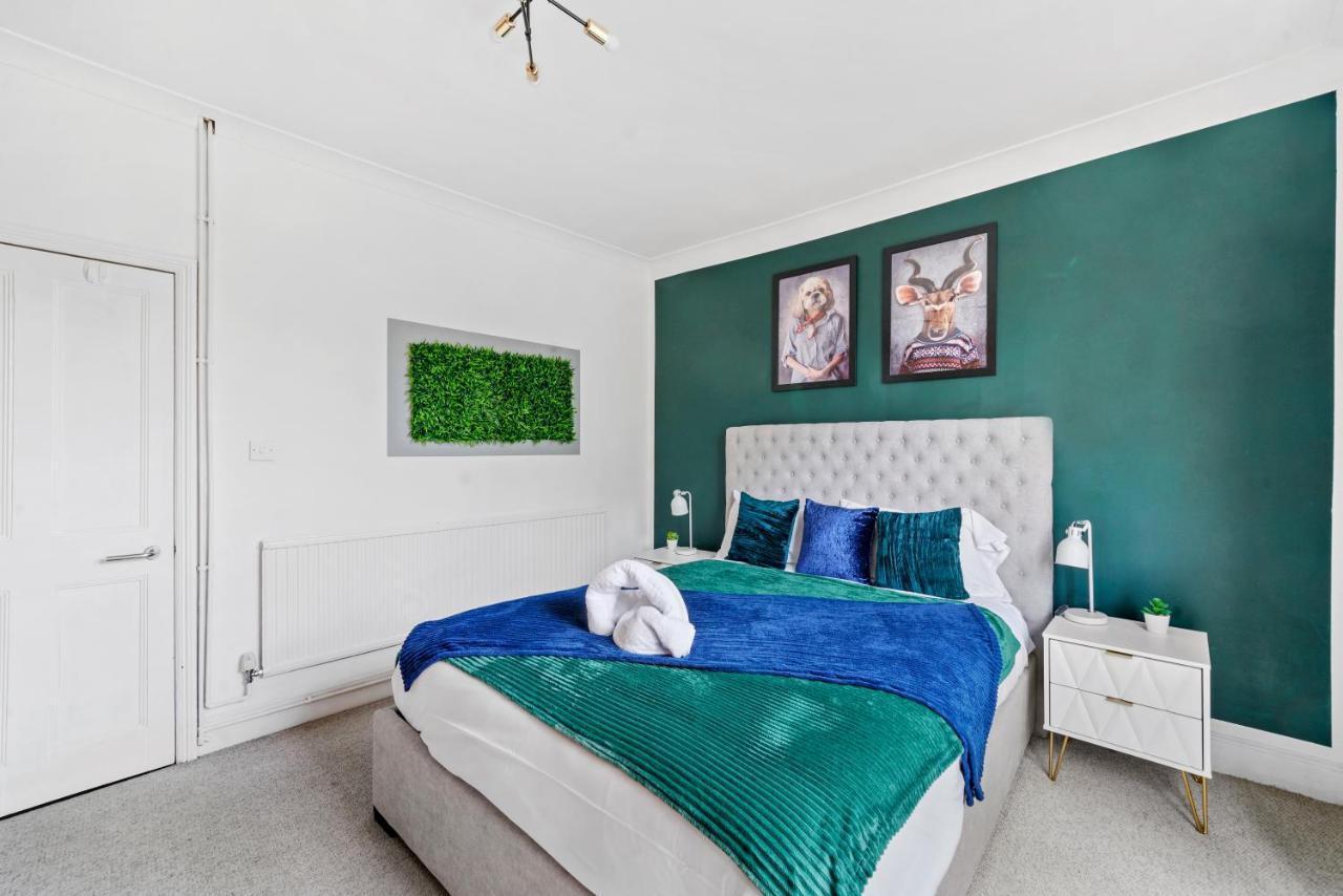 The Emerald Gem - Overlooking The Park Bristol